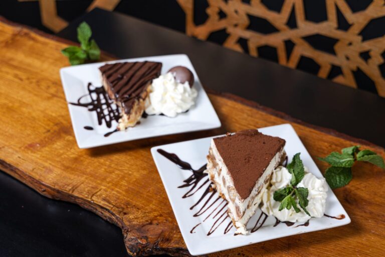 Desserts met chocolade en slagroom