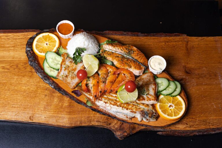 Gegrilde visschotel met citrus en groente